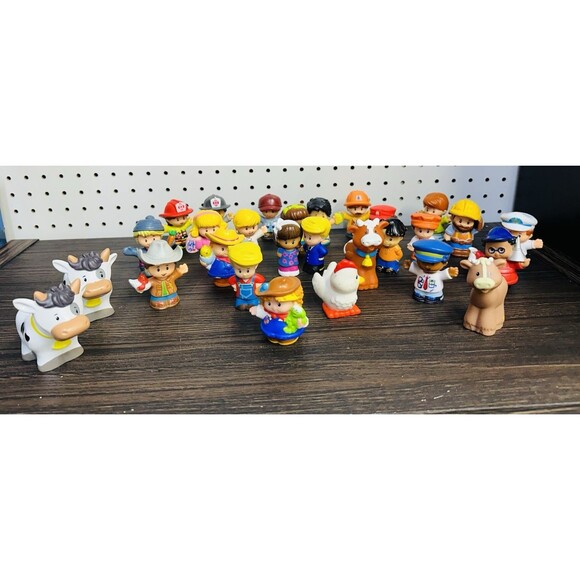 FISHER PRICE LITTLE PEOPLE LOT (28) COUNTRY & FIRST RESPONDERS, PILOTS, ANIMALS - Picture 1 of 11